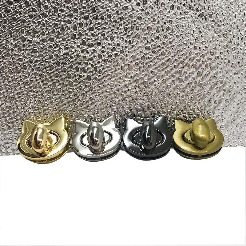 ۞   Schattige Kat/Vogel Sluiti - Leatherwork Hardware recensie en prijs